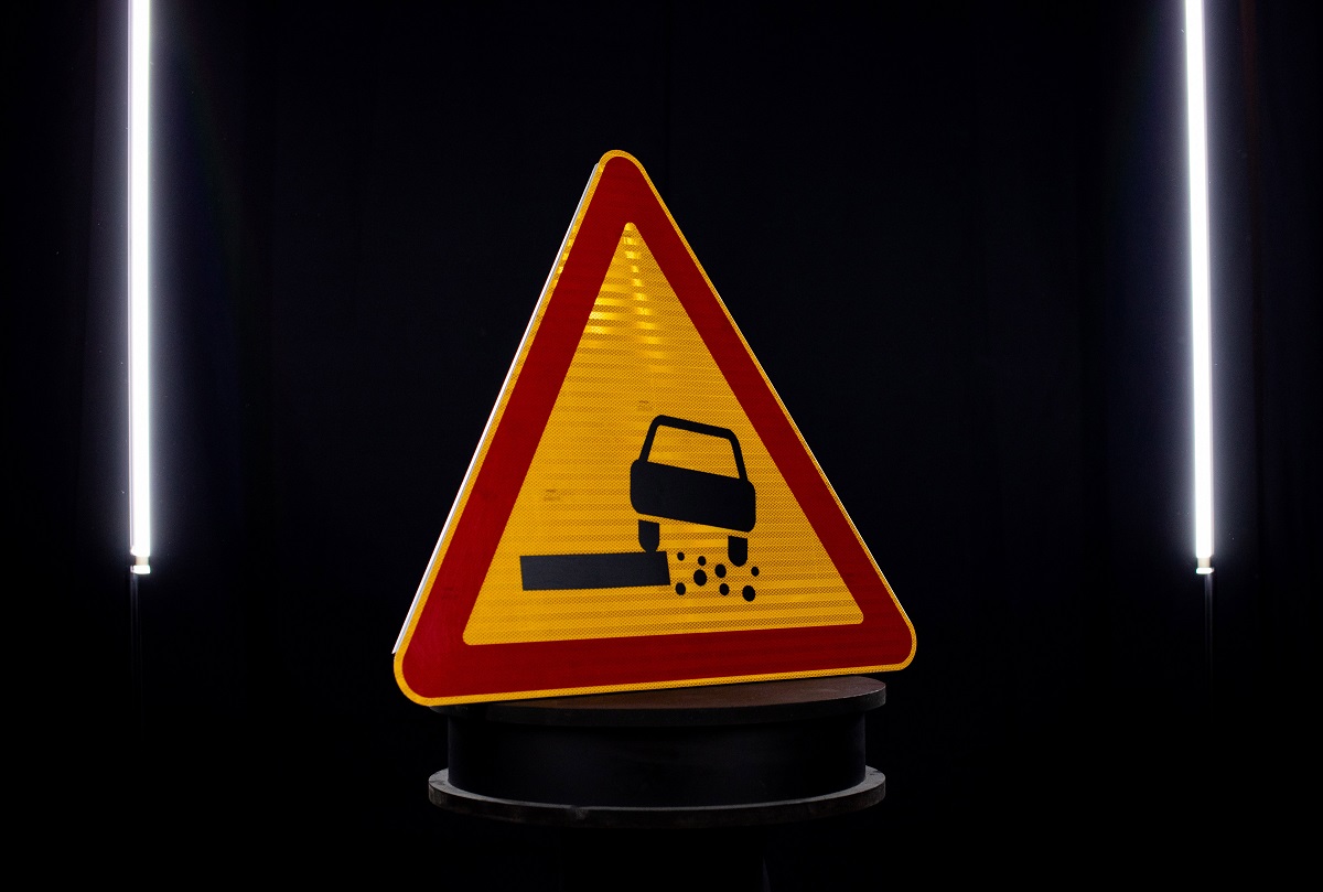 Временный дорожный знак 1.19 Опасная обочина от производителя